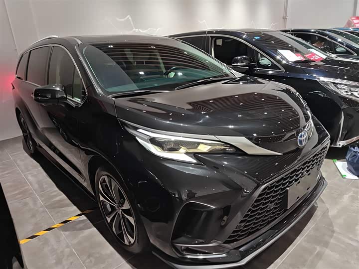 Фото 4 - Toyota Granvia