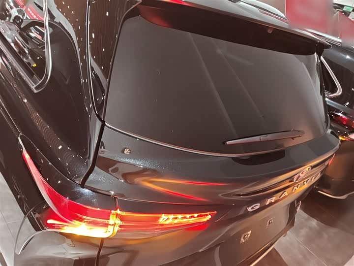 Фото 6 - Toyota Granvia