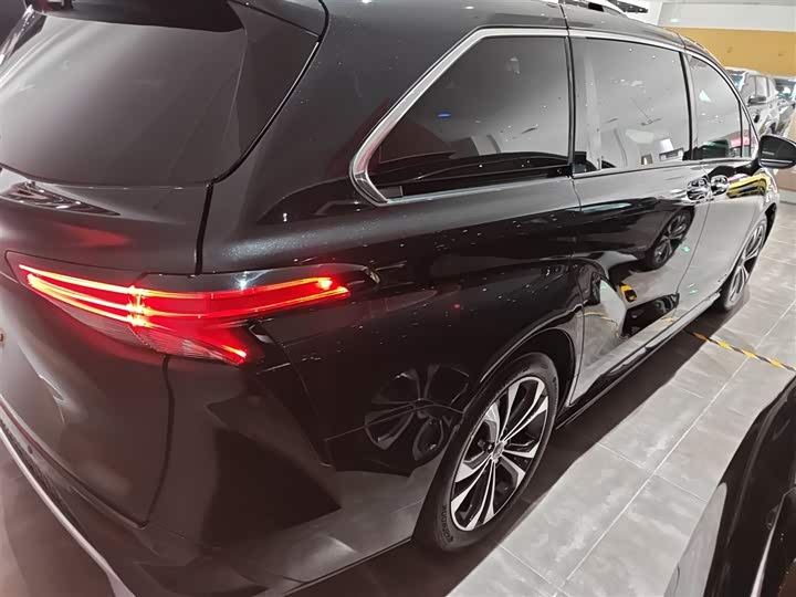 Фото 7 - Toyota Granvia