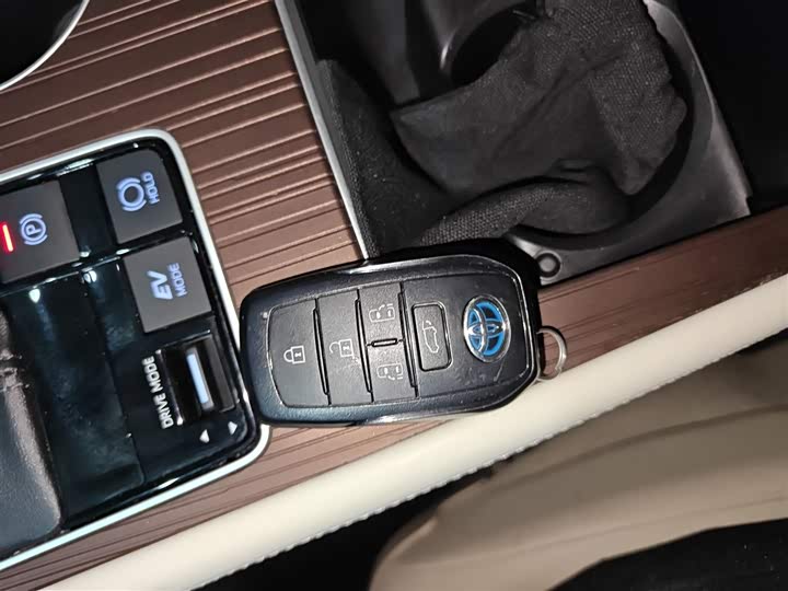 Фото 9 - Toyota Granvia