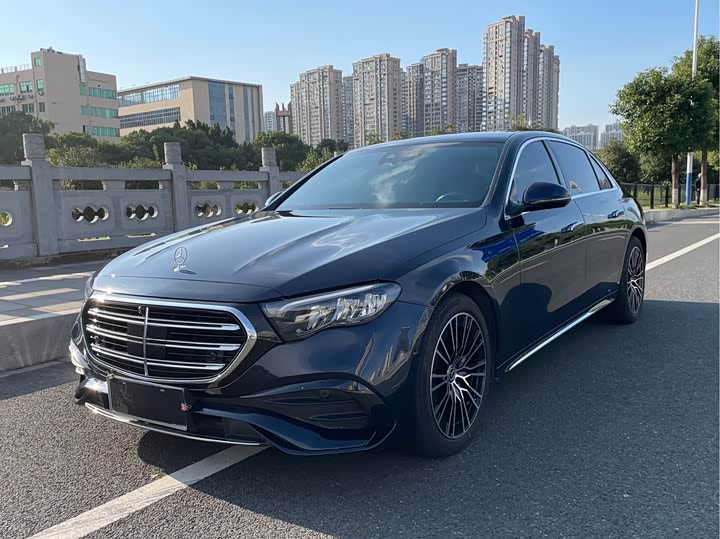 Фото 1 - Mercedes-Benz E-Class