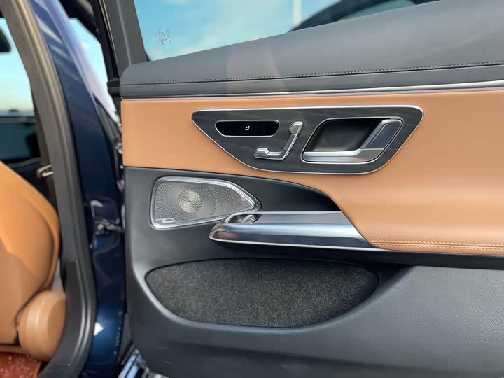 Фото 10 - Mercedes-Benz E-Class