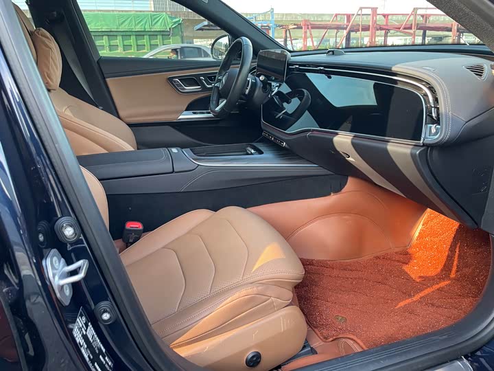 Фото 11 - Mercedes-Benz E-Class