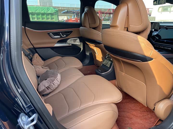 Фото 12 - Mercedes-Benz E-Class