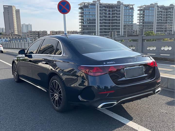 Фото 13 - Mercedes-Benz E-Class