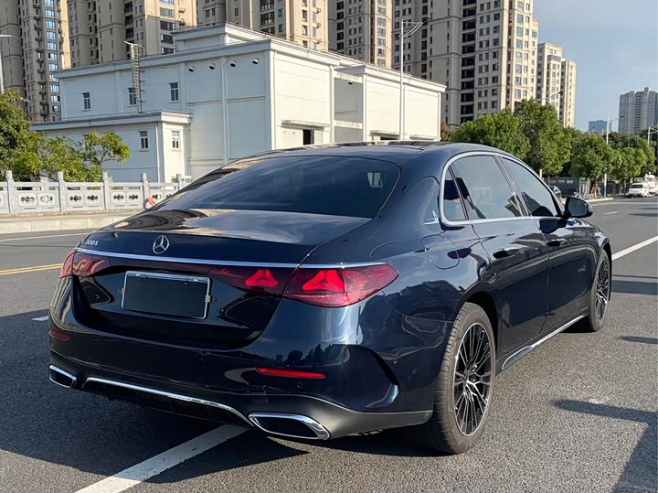 Фото 14 - Mercedes-Benz E-Class