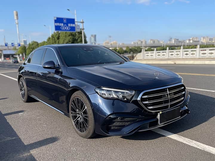 Фото 3 - Mercedes-Benz E-Class