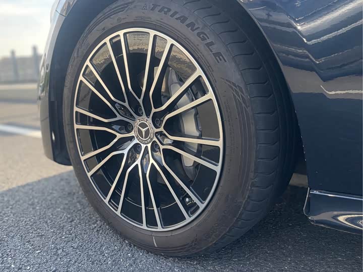 Фото 4 - Mercedes-Benz E-Class