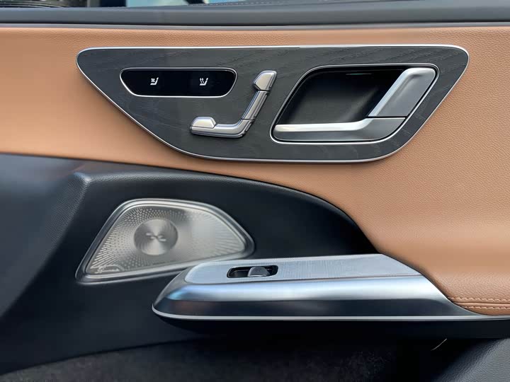 Фото 8 - Mercedes-Benz E-Class