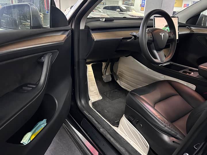 Фото 3 - Tesla Model Y