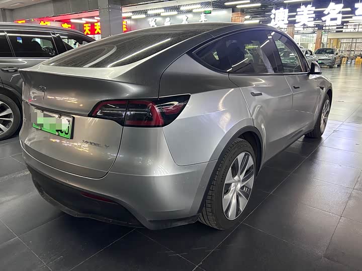 Фото 9 - Tesla Model Y