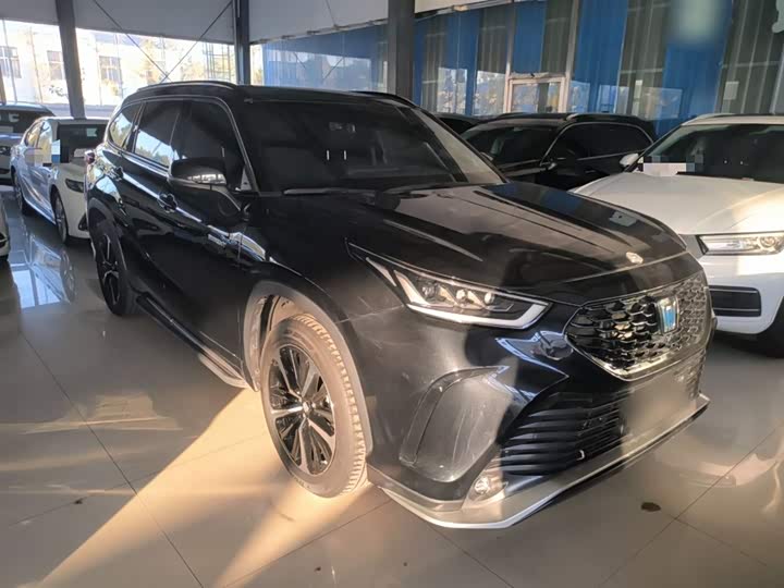 Фото 4 - Toyota Crown Kluger