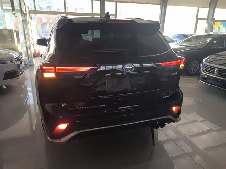 Фото 6 - Toyota Crown Kluger