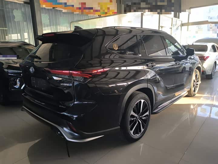 Фото 7 - Toyota Crown Kluger