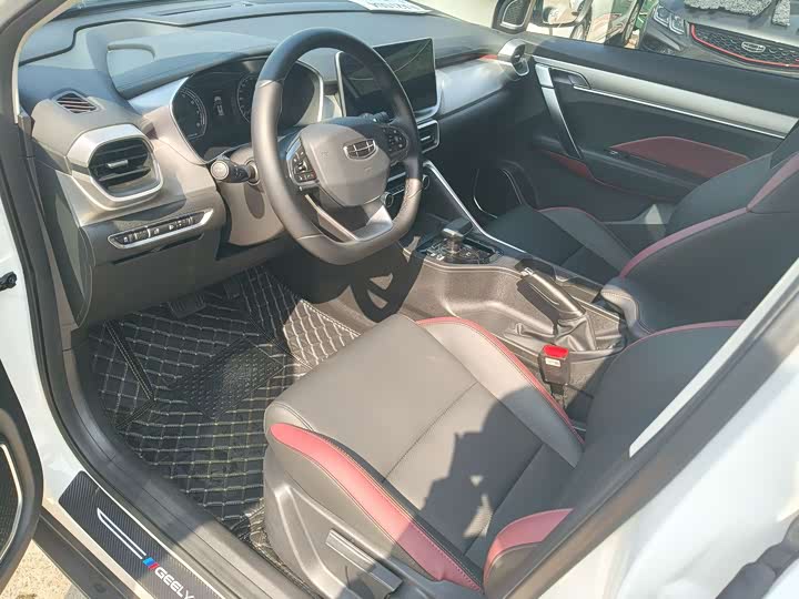 Фото 4 - Geely Coolray