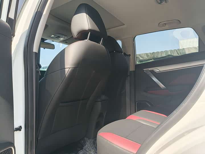 Фото 5 - Geely Coolray