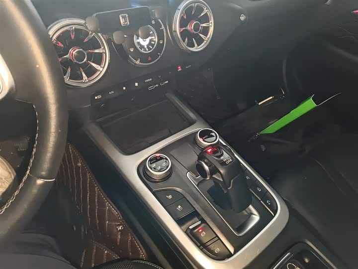 Фото 14 - Tank 300