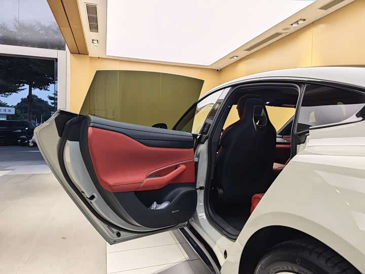 Фото 25 - Xiaomi SU7