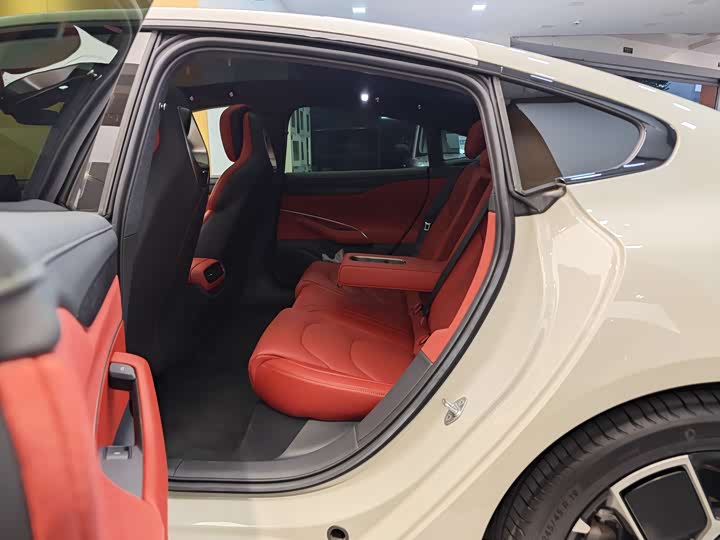 Фото 26 - Xiaomi SU7