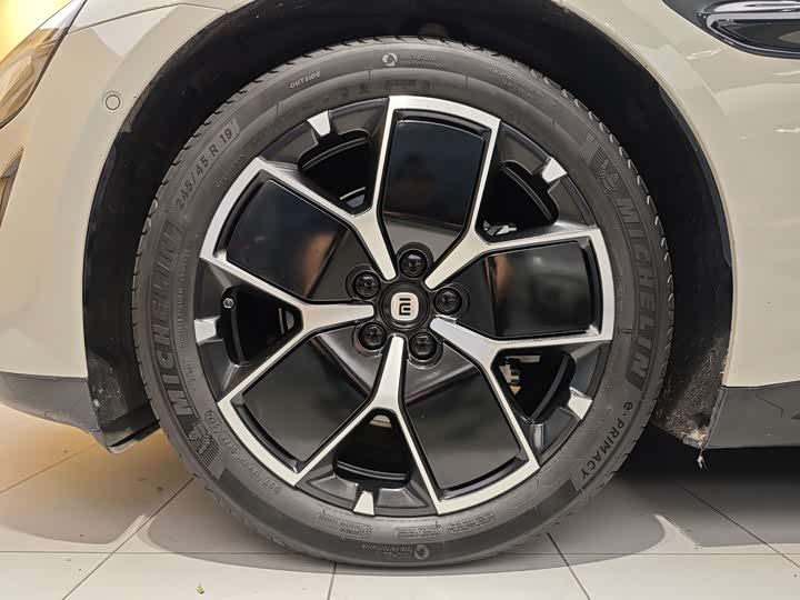 Фото 5 - Xiaomi SU7