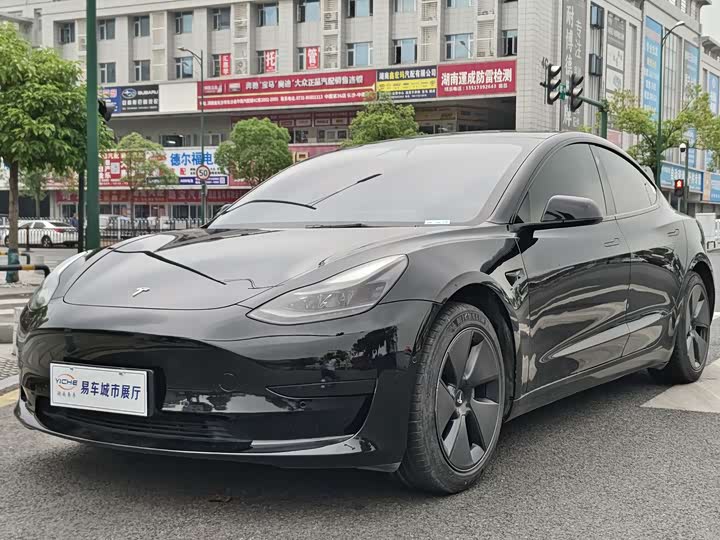 Фото 1 - Tesla Model 3