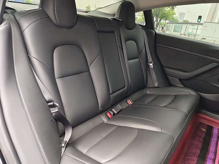 Фото 10 - Tesla Model 3