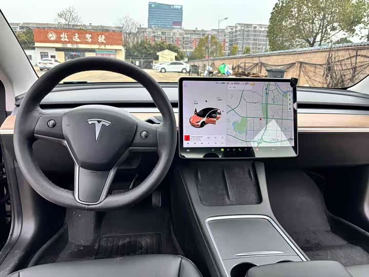Фото 11 - Tesla Model 3