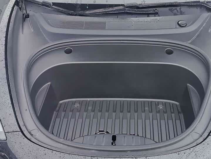 Фото 12 - Tesla Model 3