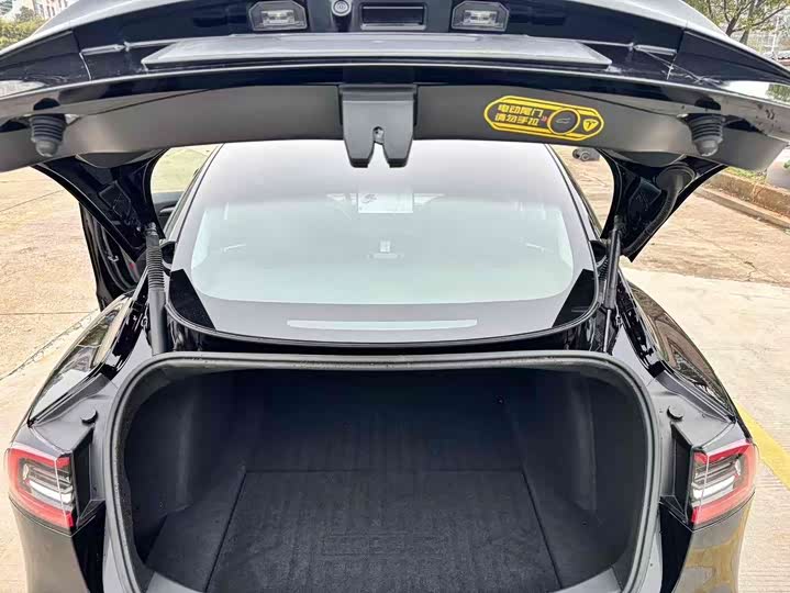 Фото 14 - Tesla Model 3