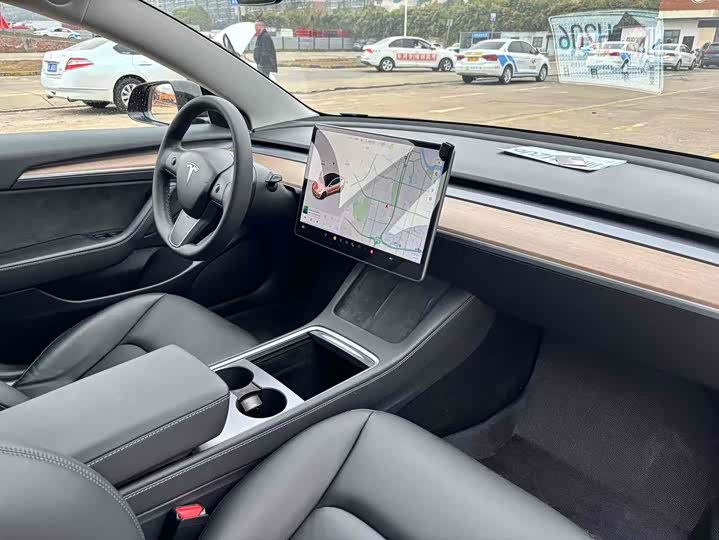 Фото 17 - Tesla Model 3