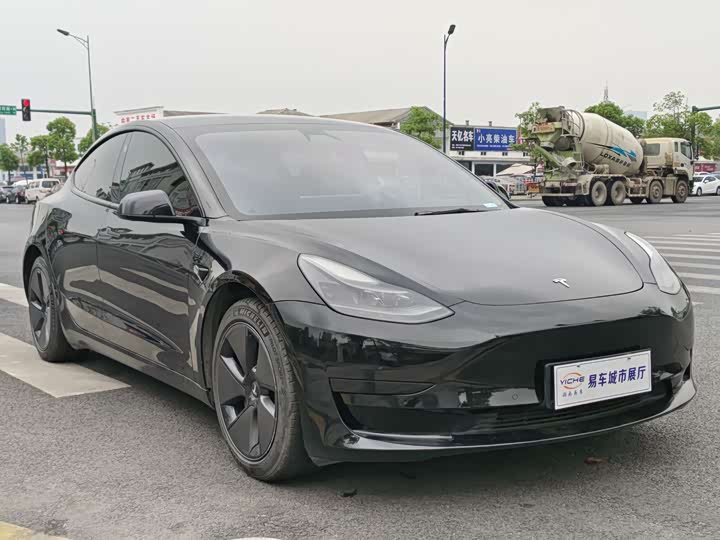 Фото 3 - Tesla Model 3