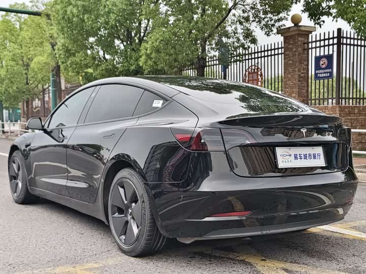 Фото 4 - Tesla Model 3