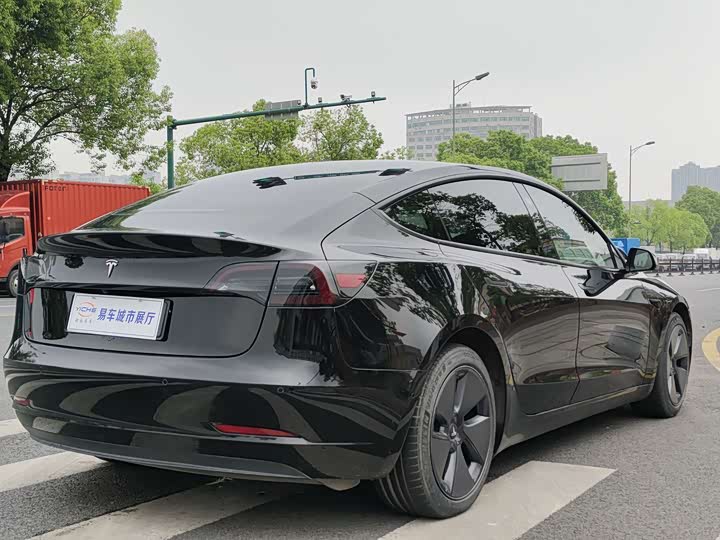 Фото 5 - Tesla Model 3