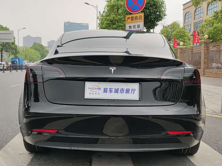 Фото 6 - Tesla Model 3