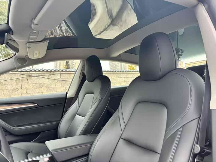 Фото 8 - Tesla Model 3