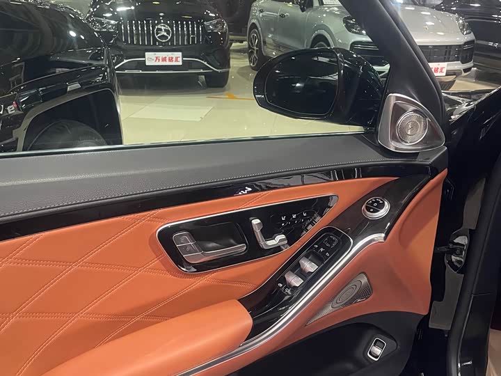 Фото 4 - Mercedes-Benz Maybach S-Class