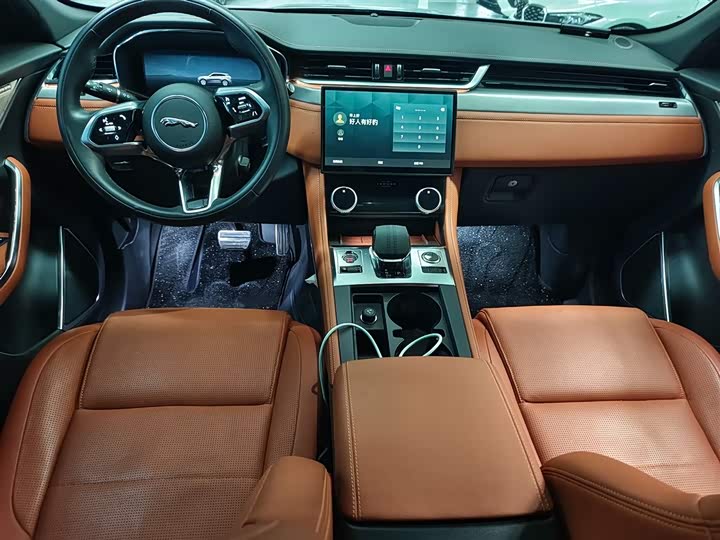 Фото 4 - Jaguar F-Pace