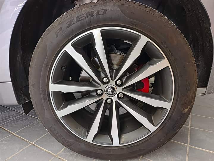 Фото 7 - Jaguar F-Pace