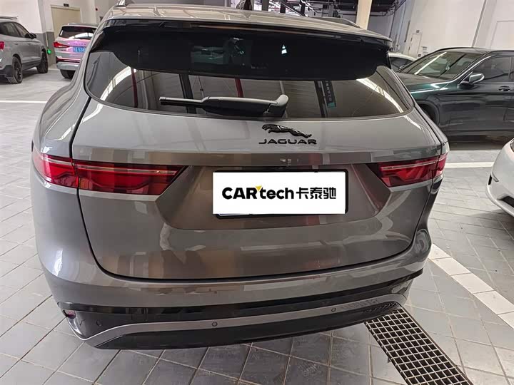 Фото 9 - Jaguar F-Pace