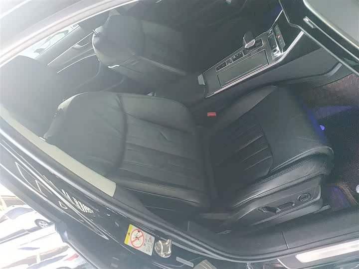 Фото 10 - Audi A6L