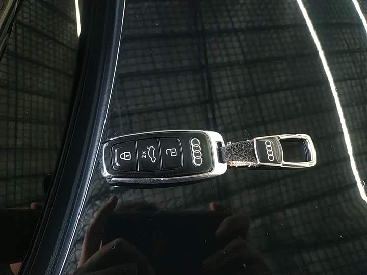 Фото 11 - Audi A6L