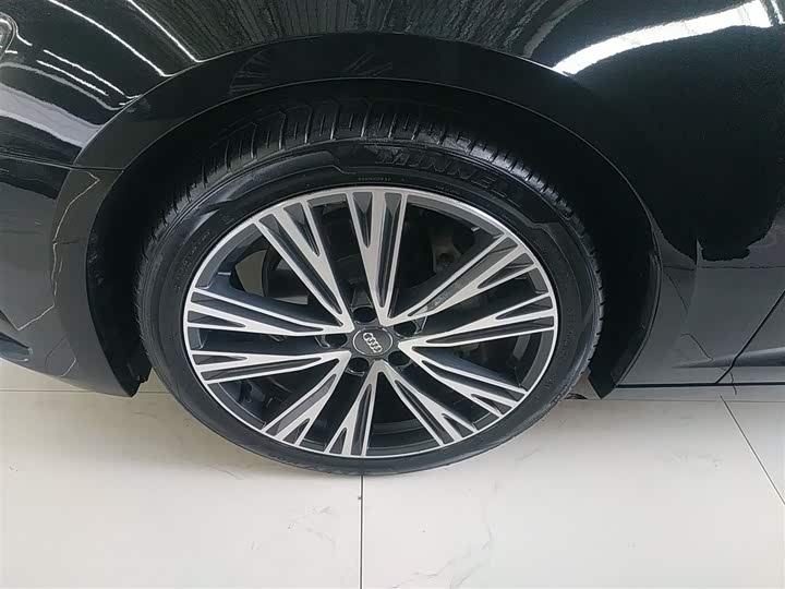 Фото 5 - Audi A6L