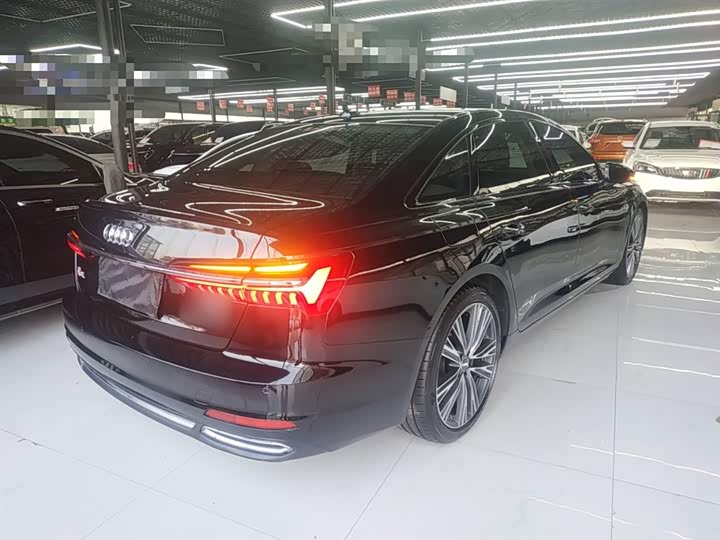 Фото 8 - Audi A6L