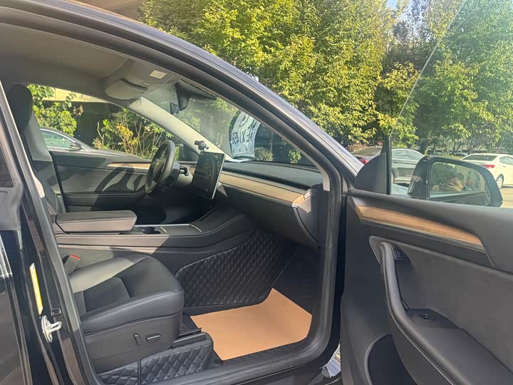 Фото 9 - Tesla Model Y