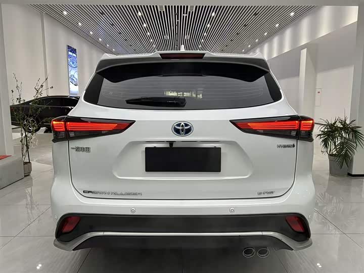 Фото 10 - Toyota Crown Kluger