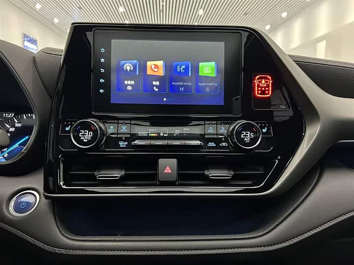 Фото 15 - Toyota Crown Kluger