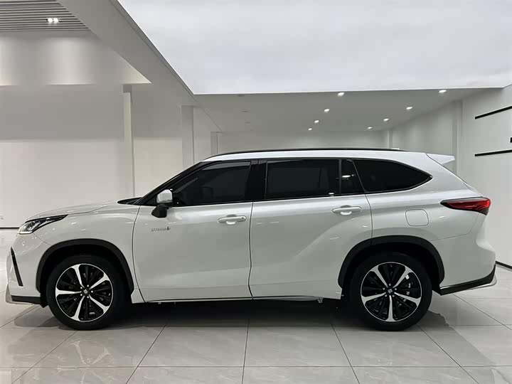 Фото 8 - Toyota Crown Kluger