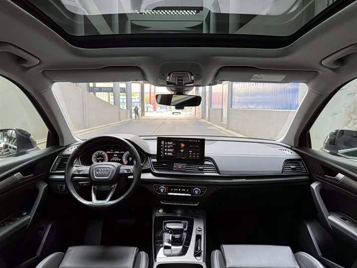 Фото 11 - Audi Q5L