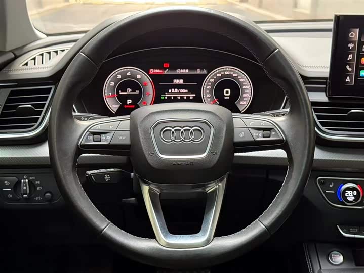 Фото 12 - Audi Q5L