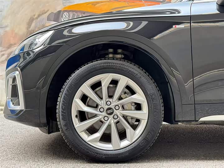 Фото 6 - Audi Q5L